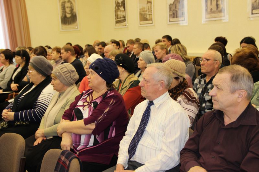 Павел Сурков провел встречу с представителями общественных организаций, руководителями организаций в татищевском лицее