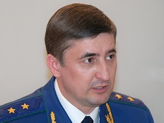 Прокуратура нашла опасные детские площадки с пеньками и осколками стекла