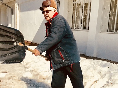 Преподаватели и концертмейстеры ДШИ № 8 во главе с директором приняли участие в Пасхальном субботнике