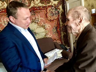 Юрий Максимов: «Помогать ветеранам и пожилым людям – наша обязанность»