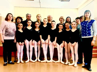 В концертном зале ДШИ № 8 учащиеся выступили в открытом уроке секции «Хореография»