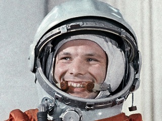 На месте приземления Юрия Гагарина продолжается весенний пикник, посвященный Дню космонавтики