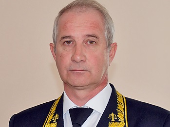 В Аткарске мужчина изнасиловал малолетних девочек. Он заключен под стражу