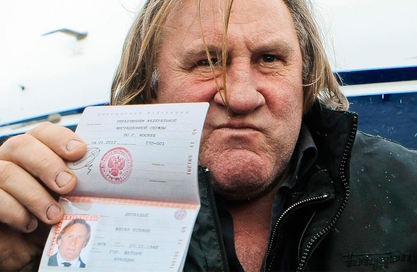 Правительство России поддержало законопроект о втором загранпаспорте