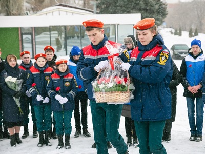 В День рождения Юрия Гагарина политеховцы возложили цветы к памятнику «первопроходцу космоса»