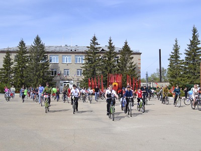 В Ершове прошёл Велопарад в честь Дня Победы