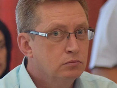 Суд: выходящее во двор дома окно магазина частную жизнь не нарушает