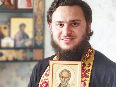 Священник призвал не клеить на яйца изображения икон и храмов