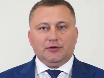 В Балаковском районе замело дорогу к селу. Две машины застряли