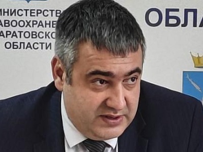 На улице Кузнецова саратовец упал с высоты и выжил