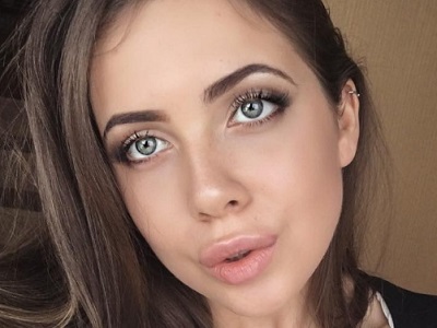 Скандальный рекламный щит, принадлежащий семье экс-мэра Олега Грищенко, выселяют из центра Саратова