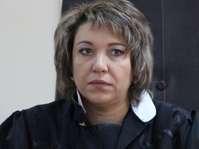 Начался суд над водителем «Мустанга», который избил полицейского в центре Саратова. Журналистам запретили фотографировать обвиняемого