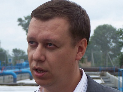 Течь воды на улице Степана Разина: после ремонта нашли новое повреждение, водоснабжение отключили до вечера
