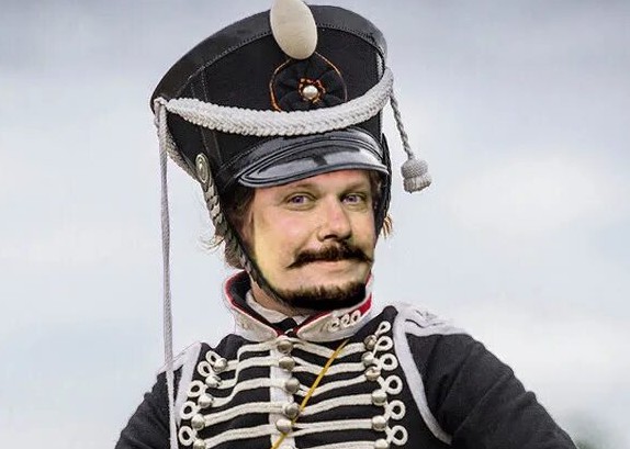 Саратовец в костюме гусара пытался обокрасть московский театр