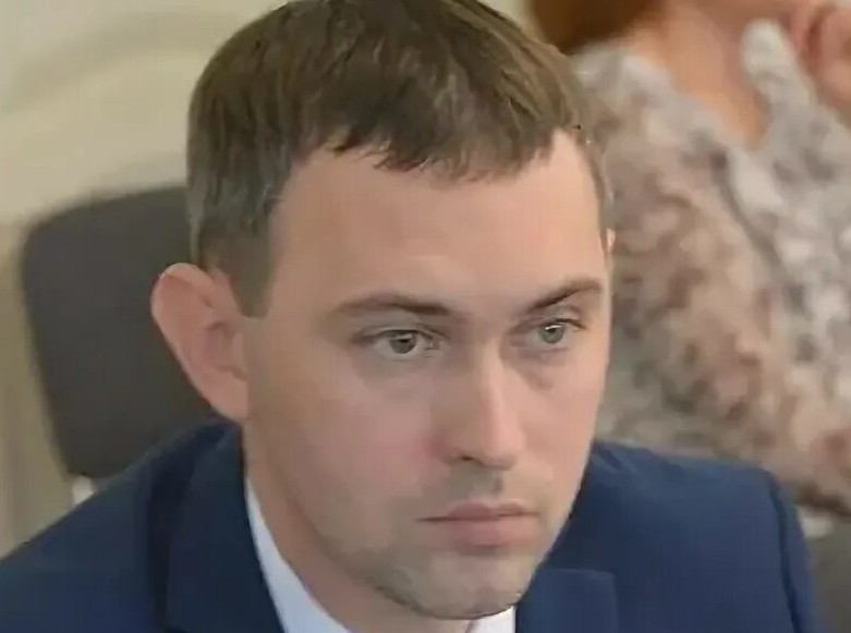«Экстремальный» ремонт: жители Энгельса напуганы состоянием здания театра оперетты (обещанные камеры с онлайн-трансляцией работ обнаружить не удаётся)