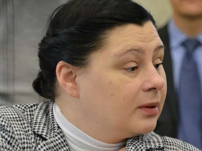 Саратовский вуз решил продать две иномарки, а чиновники — школьный автобус