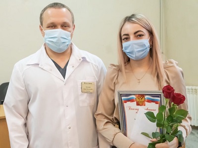 Сотрудникам 8-й городской больницы вручили награды регионального и российского Минздрава