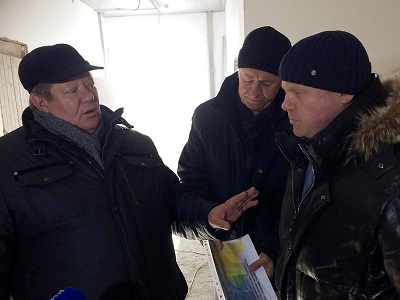 Депутат Государственной Думы Николай Панков провел очередную рабочую встречу на строительной площадке гимназии №89 в Елшанке.