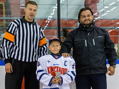 Мама юного спортсмена-хоккеиста сообщила об успехах команды 