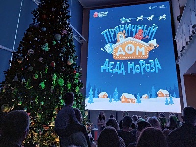 Артисты Саратовского театра кукол будут играть новогоднюю программу «Пряничный дом Деда Мороза» 