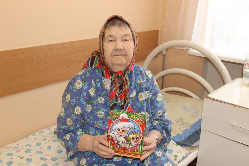 Епископ Балашовский и Ртищевский Тарасий поздравил проживающих дома-интерната