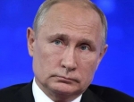 Президент РФ одобрил идею начинать учебные недели в школах с поднятия флага и исполнения гимна