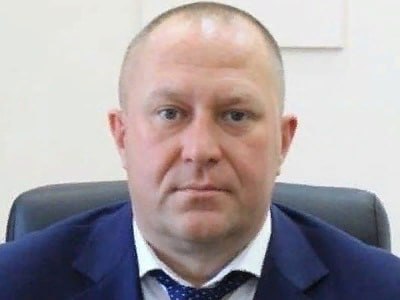 Горожанка рассказала о заброшенном здании, по которому лазают дети. Чиновники заявили, что через суд намерены добиваться его ограждения