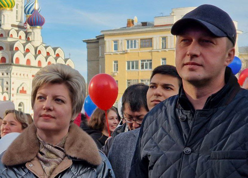 Саратовцы в День народного единства пели «Группу крови» и танцевали на сцене