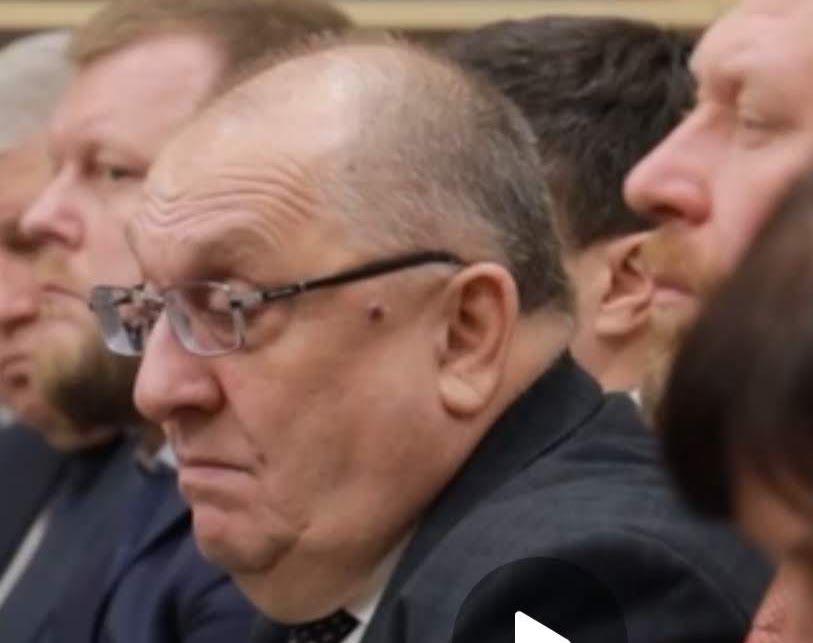 Размытый новый пляж Саратова. Вода отступает, а мусор прибывает