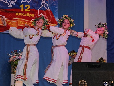 Жители и сотрудники Балашовского дома-интерната посетили праздничный концерт, приуроченный к 25-летию принятия Конституции Российской Федерации