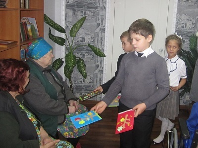 В «Балашовском доме-интернате для престарелых и инвалидов» прошло тематическое мероприятие «Ваших лет золотые россыпи»