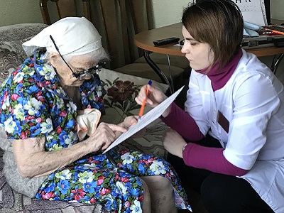 «Здоровое будущее»: пожилые люди получили офтальмологическую помощь на дому