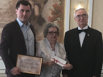 Евгений Чернов поздравил семейную пару с 60-летием совместной жизни