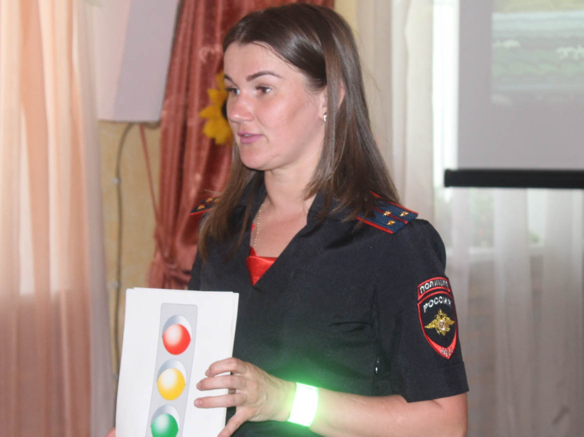 Сотрудники ГАИ Саратова совместно с воспитанниками 