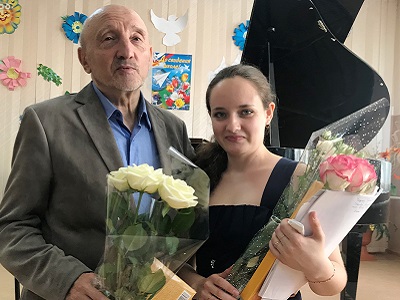 Выпускница магистратуры Саратовской государственной консерватории, преподаватель ДШИ № 8 исполнила сольный концерт