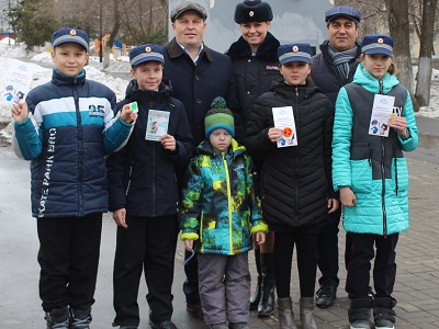 Госавтоинспекторы напомнили горожанам о безопасности на дорогах