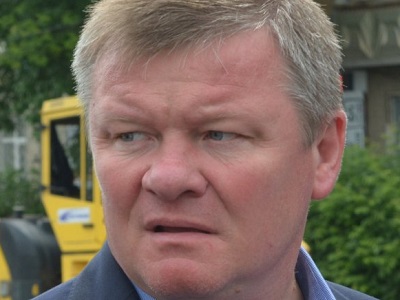 Жители Заводского района прислали главе фото дороги, по которой 