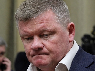 Из-за шторма в Саратове несколько машин попали в ямы