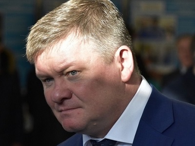 Саратовца возмутили «проплешины» вместо плиток на фасаде «Дома книги»