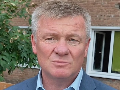 В Энгельсе с большим опозданием начали ремонт дороги в частном секторе: жители опасаются, что весной она «уплывет»