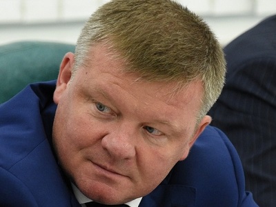 Мэра Исаева просят навести порядок в 7 микрорайоне - автохамы заполонили все газоны