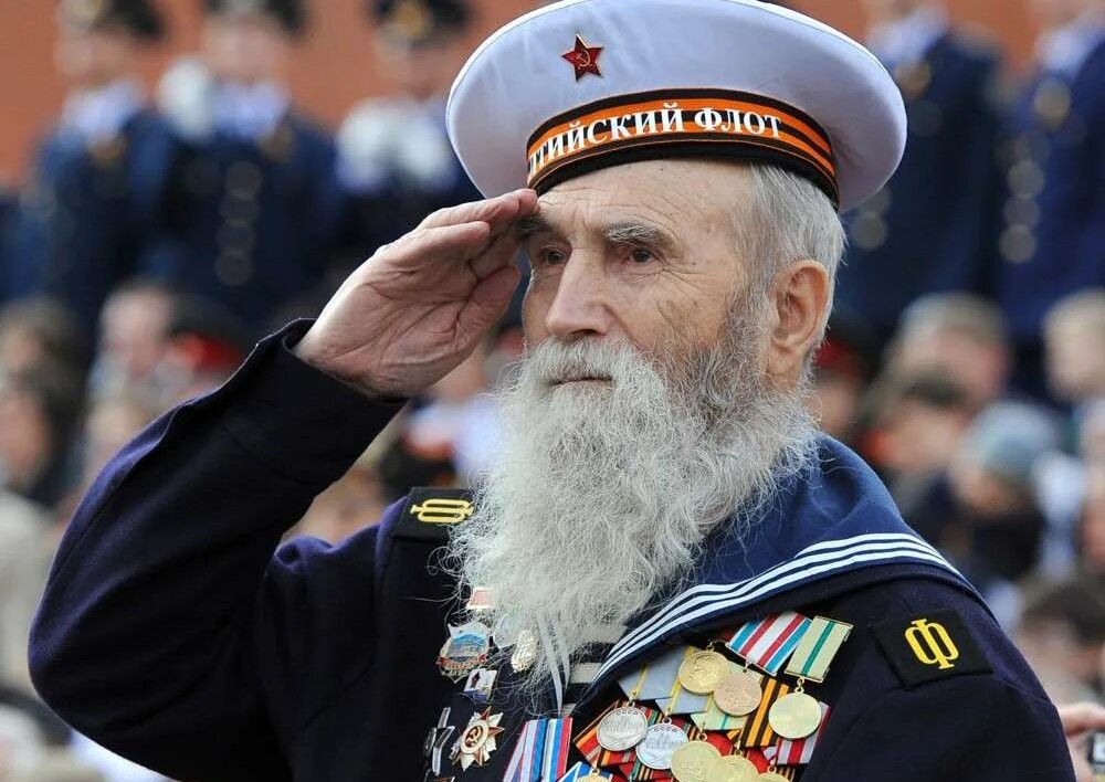 Страна в 77-й раз празднует День Победы. Праздничная программа в Саратове