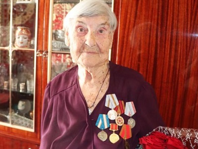 В Саратове ветеран пожарной службы отметила 100-летний юбилей