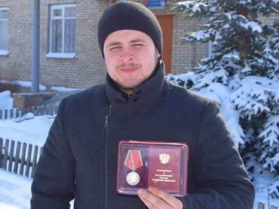 Связиста Сергея Кащенко из Аткарского района наградили медалью Суворова