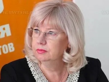 У набережной специальная амфибия чистила Волгу от водорослей