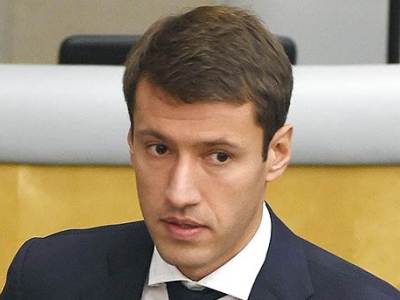 Благоустройство Саратова начнут с перекраски стен, установки стеклянных дверей и замены дорожных знаков