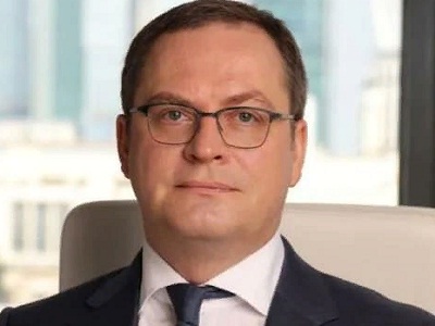 На Огородной мусорные баки «спрятались» за большой свалкой отходов