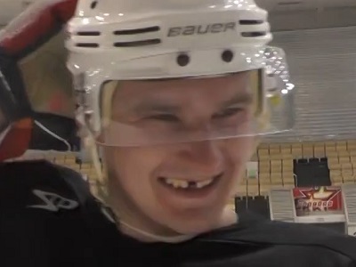 Победный гол «Кристалла» в дерби стал одним из самых красивых в ВХЛ