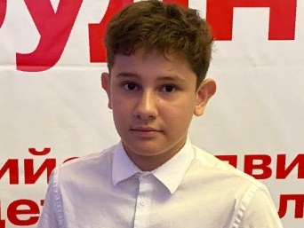 В Саратове школьника наградили за спасение тонувшей девочки