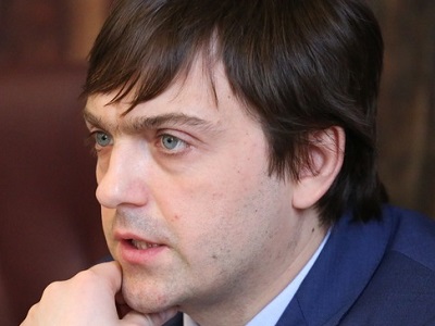 Учебный год для учеников 11-х классов могут продлить до 8 июня